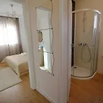 Obitelj Vuletic Apartment Makarska