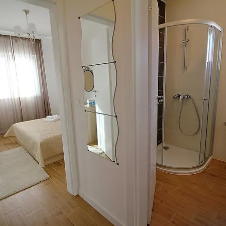 Obitelj Vuletic Apartment Makarska